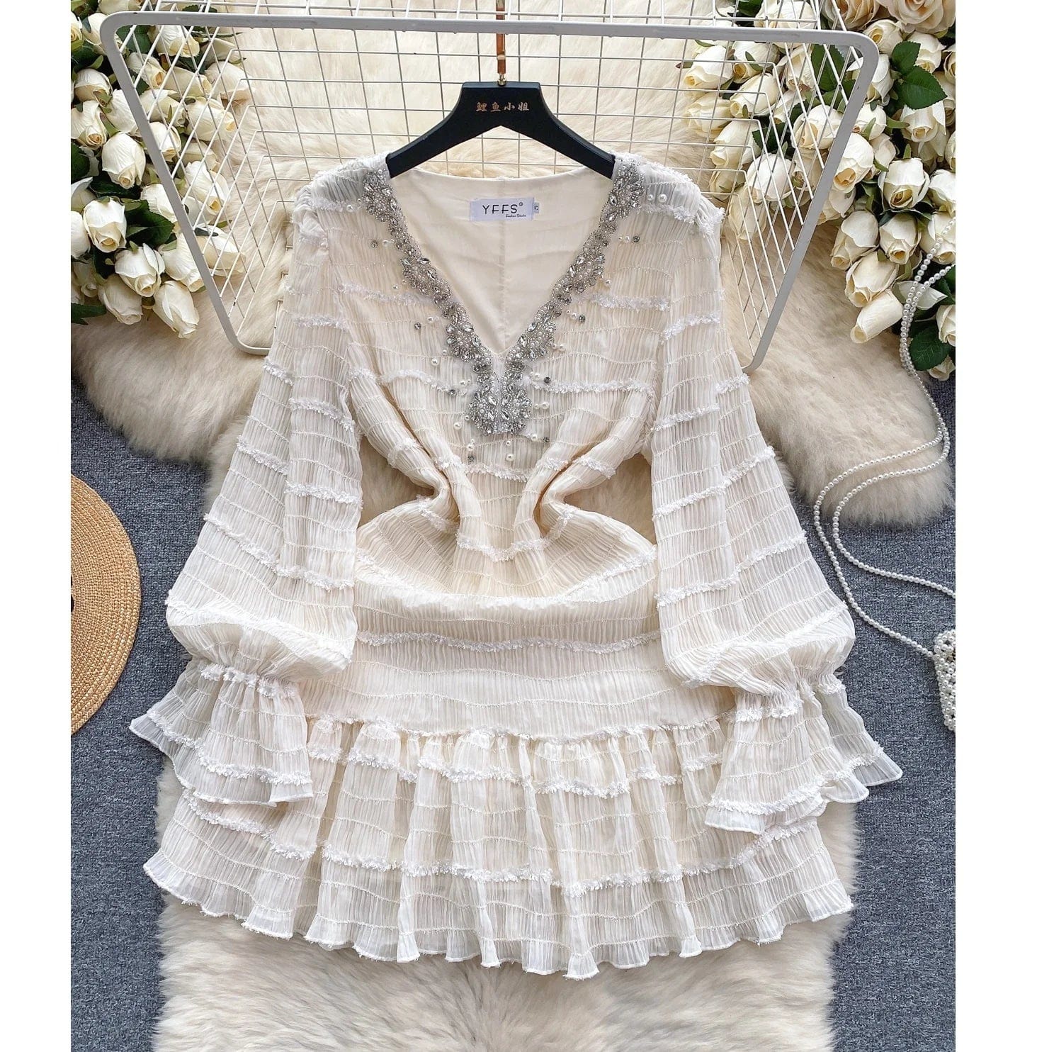 2024 Spring New V-neck Slim Short Ruffle French Bubble Sleeve Dress