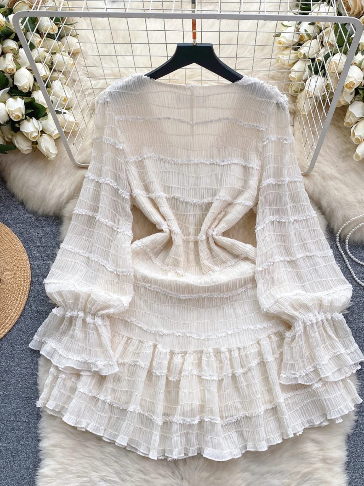 2024 Spring New V-neck Slim Short Ruffle French Bubble Sleeve Dress