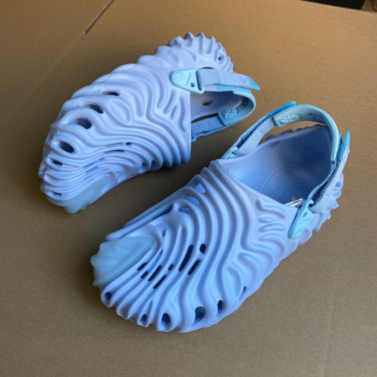 11 / 1 TX 2022 Summer new fingerprint beach shoes men and women quick-drying breathable beach men's sandals