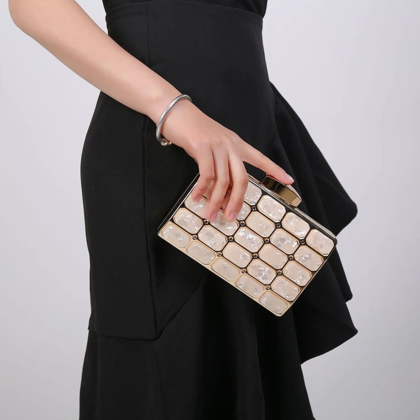 11*2.5*17cm / Beige New One Shoulder Dinner Bag European And American Style Metal Chain Acrylic Square Clutch Evening Bag For Women