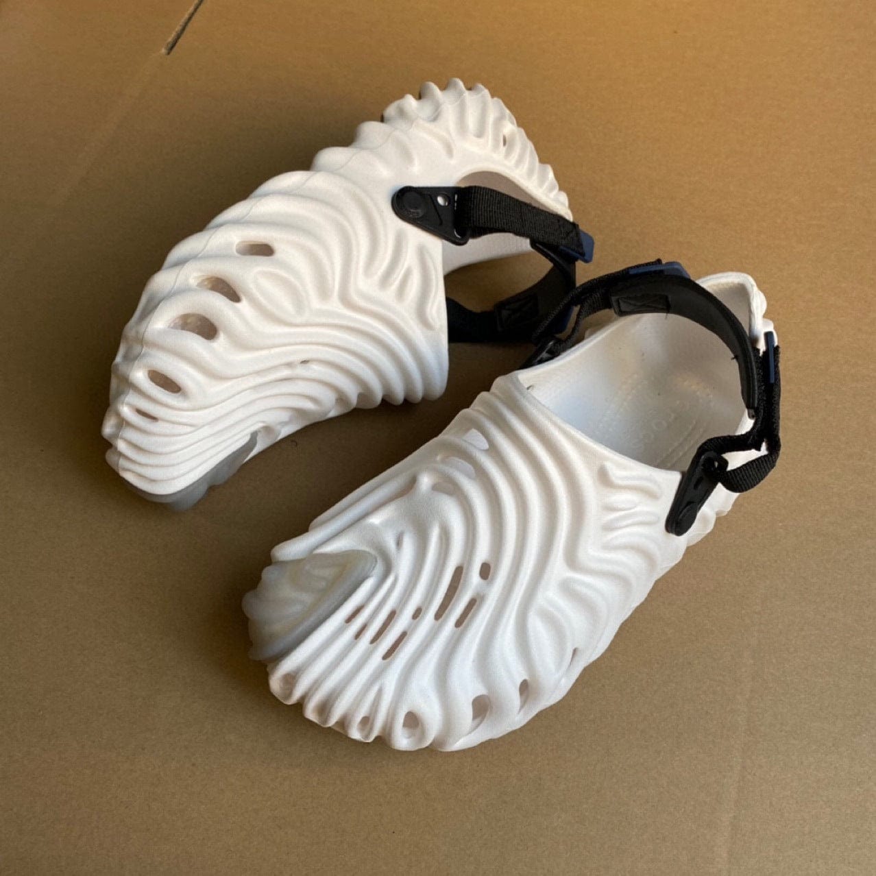 11 / 2 TX 2022 Summer new fingerprint beach shoes men and women quick-drying breathable beach men's sandals