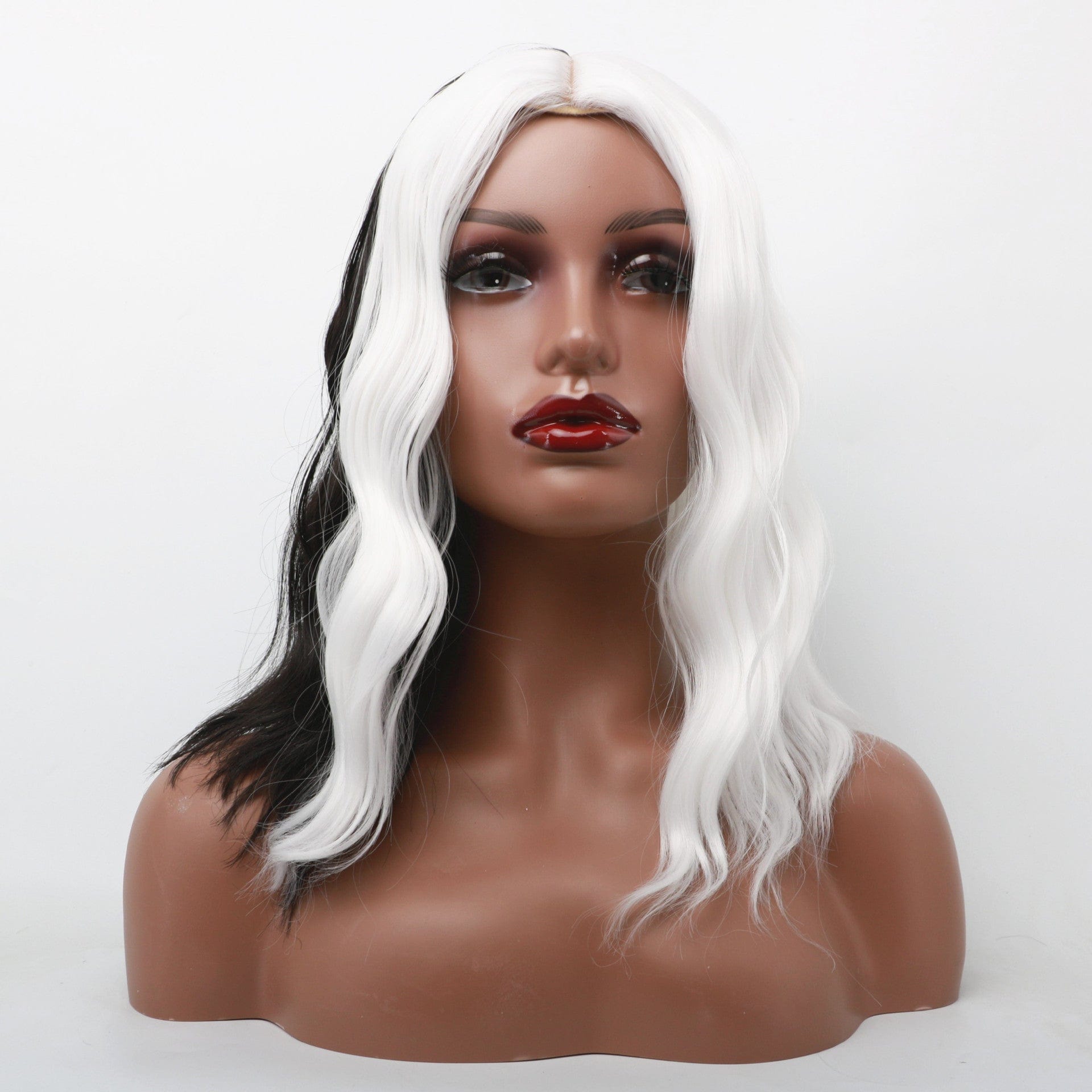 5 New CRUELLA De Vil Cosplay Wig Half White Half Black Synthetic Short Wavy Wigs With Bangs For Women Heat Resistant Natural Hair