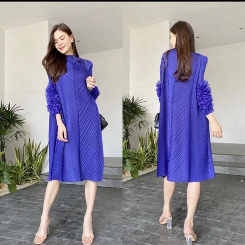 Free / Blue OUDINA Wholesale Women's Dresses 2023 V-neck Bat Sleeve Printed Casual Elegant Dress Long Pleated Maxi Dress