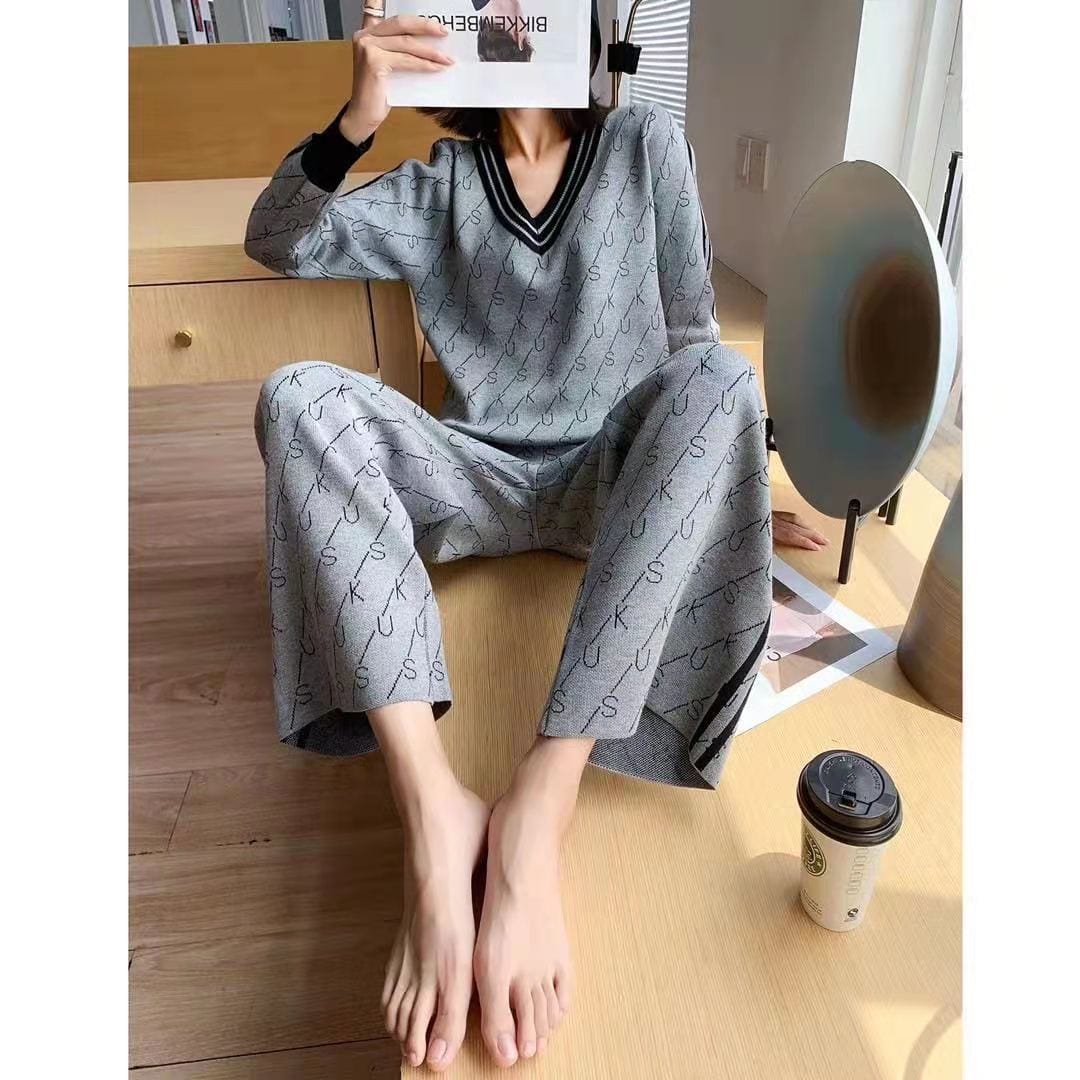 Free / Gray 2022 New Fall Winter Casual Fashion Knit Wide Leg Trouser Set Tempera Slim Sweater Jacquard Two Piece Set