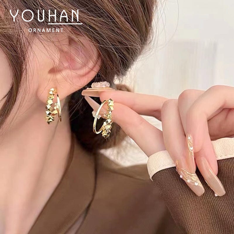 Korean metal style broken silver ear ring niche silver needle earrings 2022 new earrings high-end elegant women's earrings