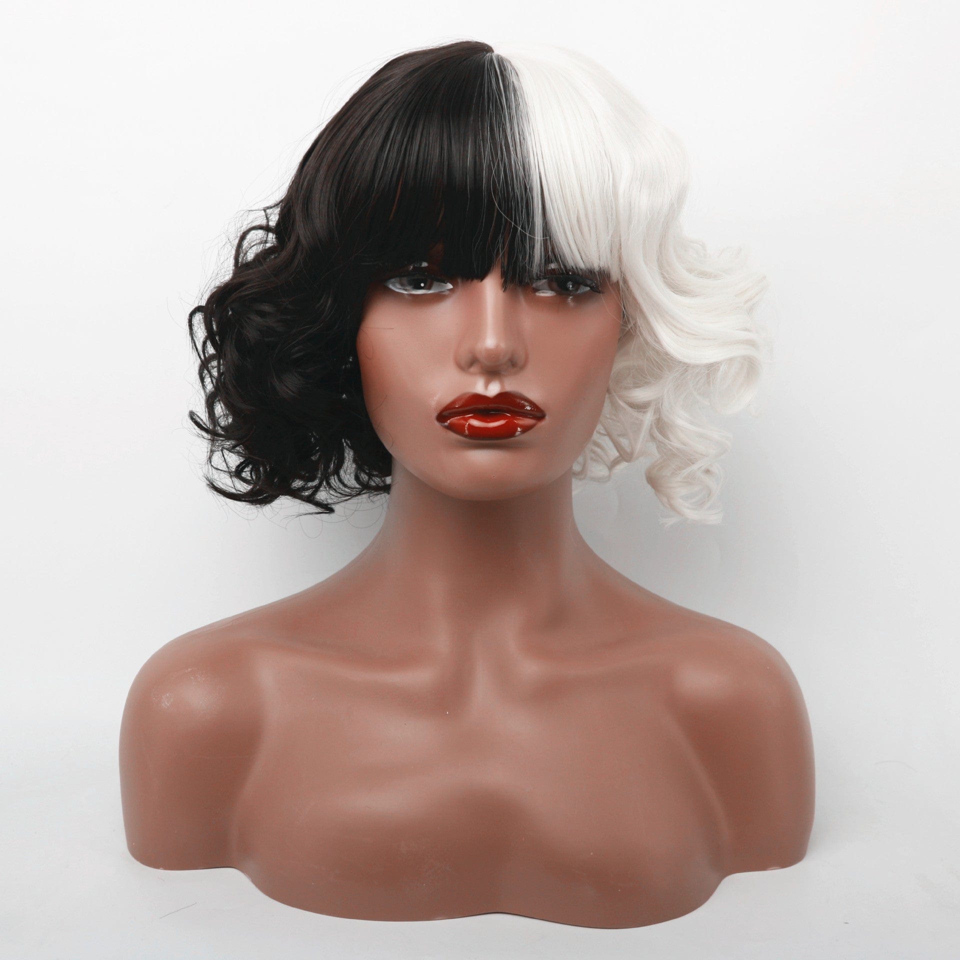 New CRUELLA De Vil Cosplay Wig Half White Half Black Synthetic Short Wavy Wigs With Bangs For Women Heat Resistant Natural Hair