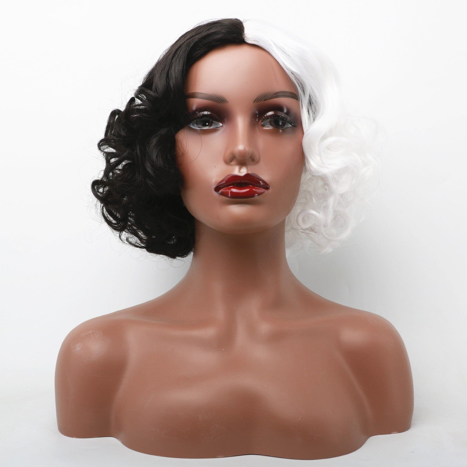 New CRUELLA De Vil Cosplay Wig Half White Half Black Synthetic Short Wavy Wigs With Bangs For Women Heat Resistant Natural Hair