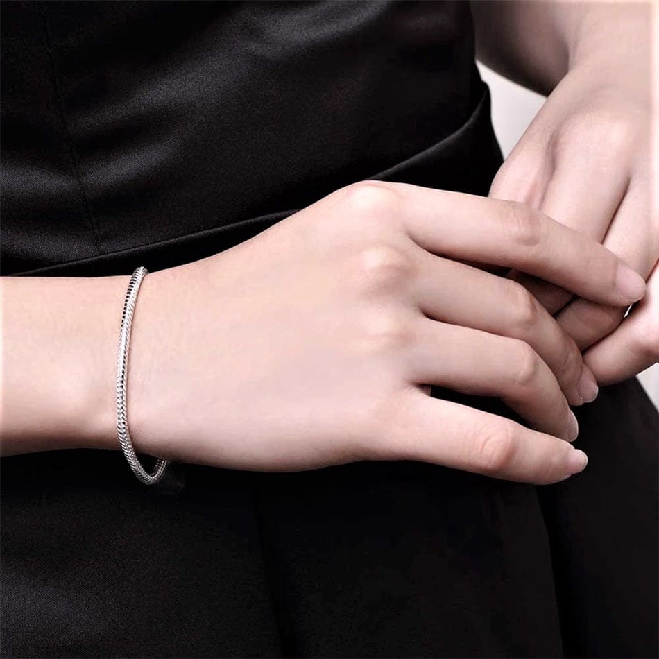 Newest Dainty Gold Plated  1mm 1.5mm 2mm Thin Chain Stainless Steel Round Snake Delicate Bracelet For Women