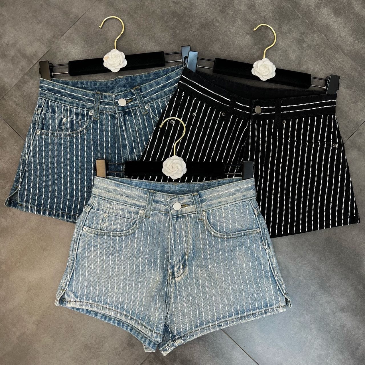 OUDINA Hot Selling Cool Girl Bling Shiny Denim Shorts Ladies Women Diamond Jean Shorts