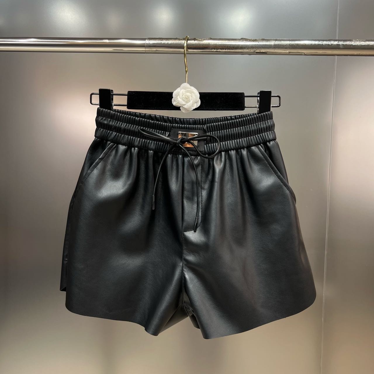 OUDINA Street Fashion Elastic Waist Drawstring Casual Ladies Women Faux PU Leather Shorts