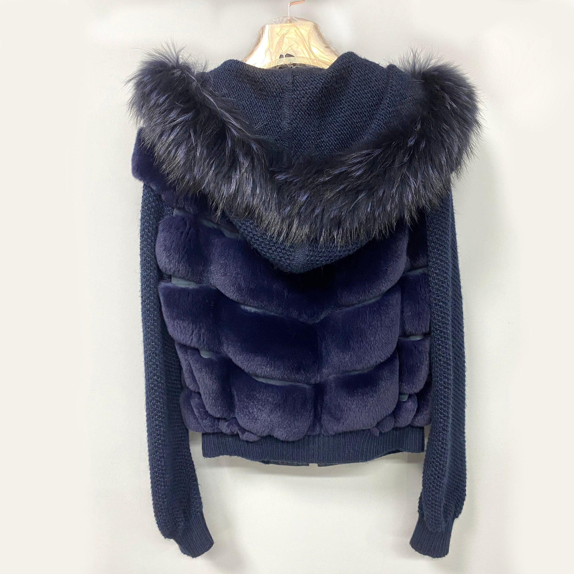 QIUCHEN QC22029Ladies Knit Zip Hoodie Coat with Real Fox Fur Collar Winter Hooded Jacket Women