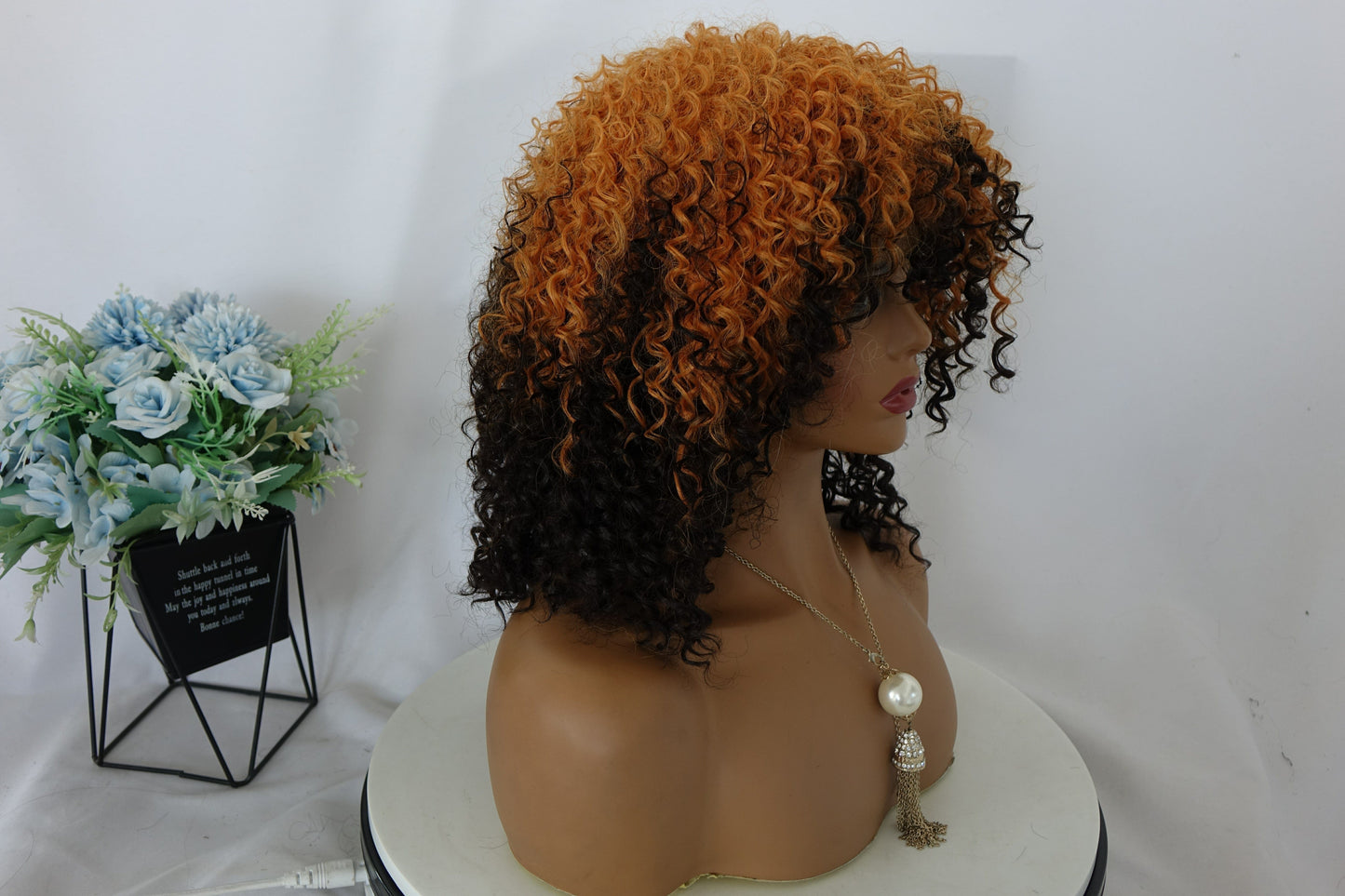 same as the picture Cheap Machine Made Wig High Quality Synthetic  Hair Pixie Cut Wigs Short Kinky Curly Non Lace Wigs with Bangs for Women