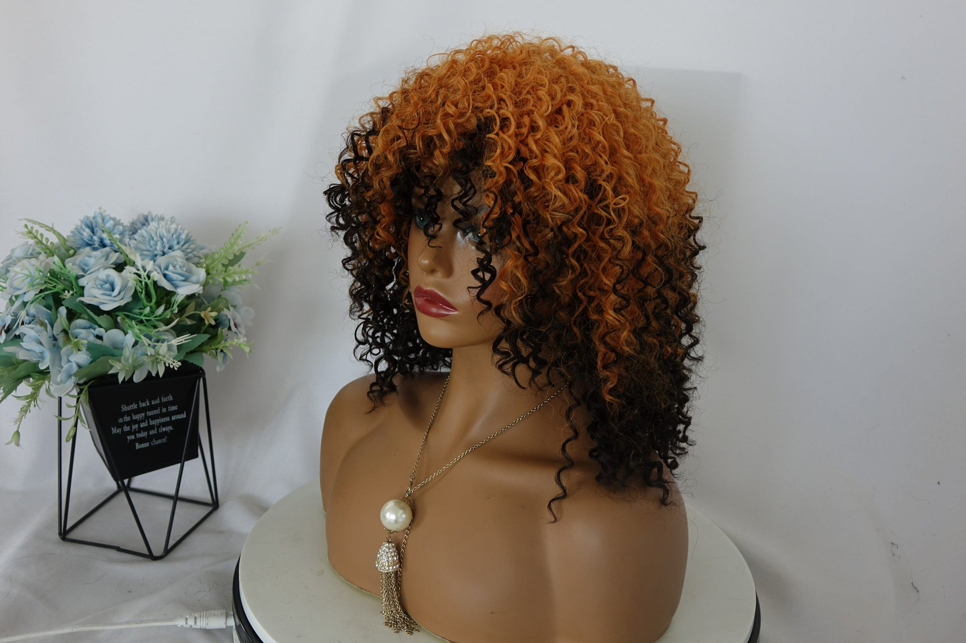 same as the picture Cheap Machine Made Wig High Quality Synthetic  Hair Pixie Cut Wigs Short Kinky Curly Non Lace Wigs with Bangs for Women