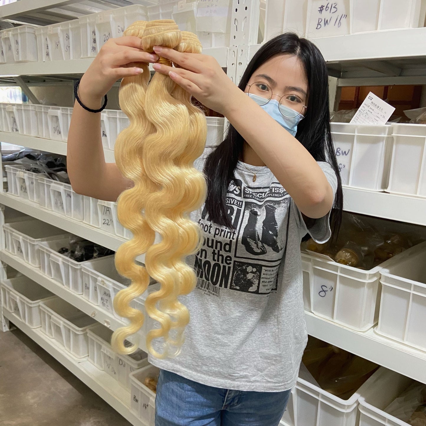 Wholesale Human Hair Bundles Free Shipping Russian Body Wave Loose  613 Blonde Bundles With Frontal Cuticle Aligned Virgin Hair